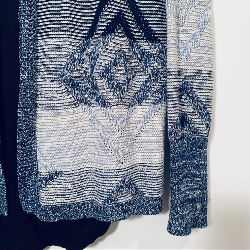sweater - Picture 2 of 4